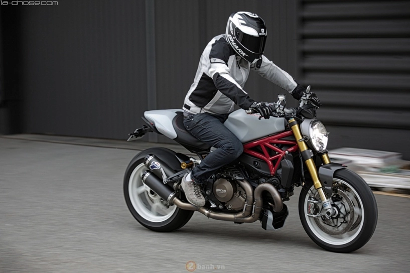 Ducati monster 1200s trắng chất qua góc ảnh chuyên nghiệp - 1
