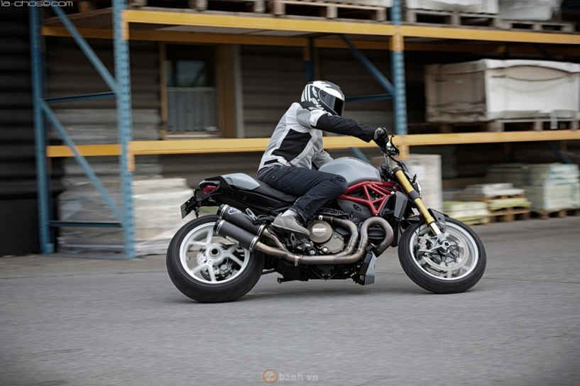 Ducati monster 1200s trắng chất qua góc ảnh chuyên nghiệp - 6