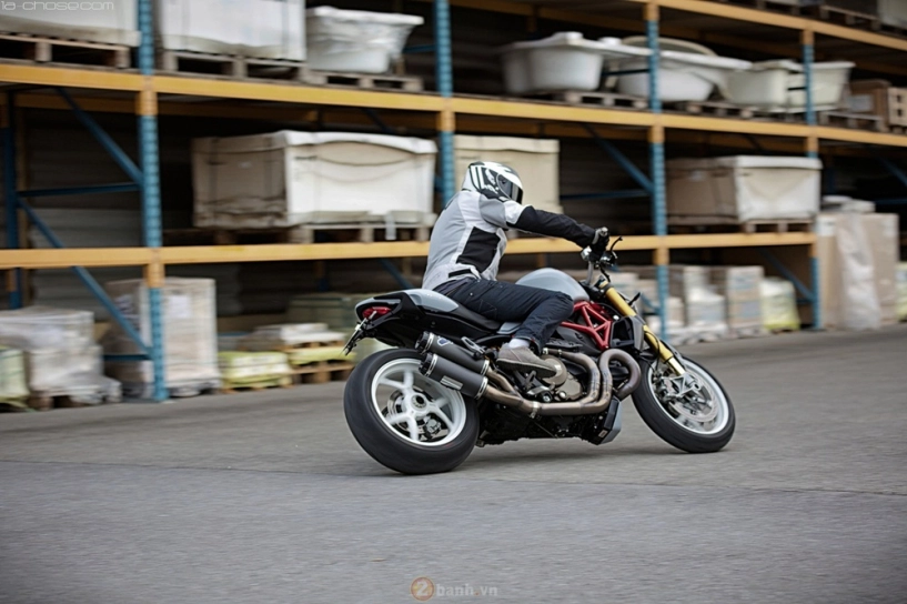 Ducati monster 1200s trắng chất qua góc ảnh chuyên nghiệp - 7