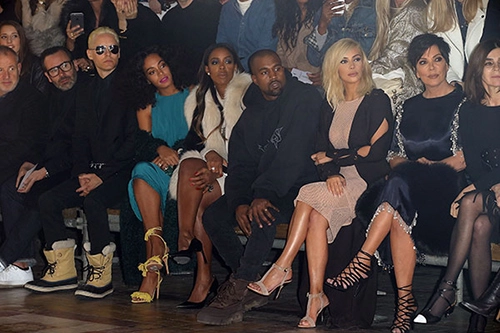Gia đình kim kardashian xôm tụ tại các show thời trang - 3