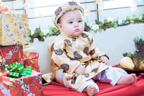 Mẹ con thiên thần lai gốc việt xúng xính áo dài cực yêu - 8