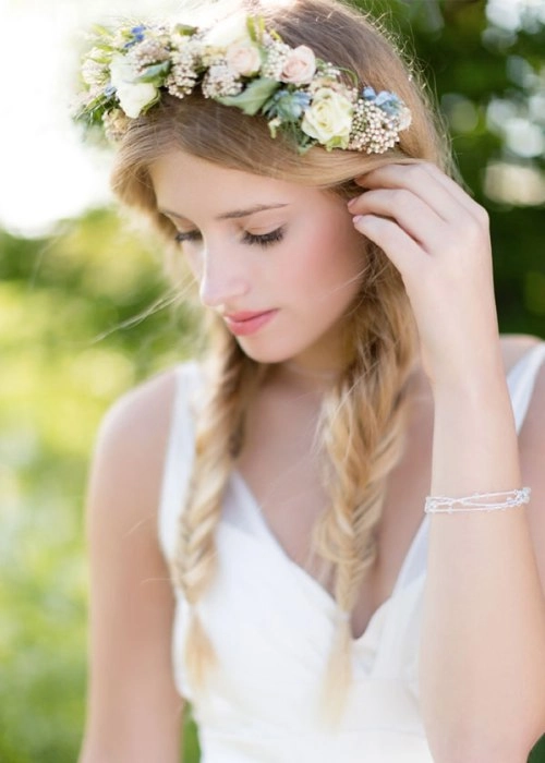 Mùa cưới 2015 mốt dùng hoa tươi cài tóc lên ngôi - 12