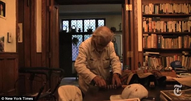 Ông lão 102 tuổi ban ngày ăn xin tối ở nhà triệu đô - 6