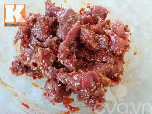 Thịt bò khô tẩm sả ớt cho chàng nhâm nhi - 4