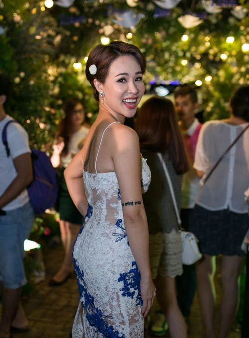 Uyên linh xuất hiện ngày càng gợi cảm tại sự kiện - 4