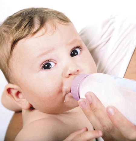 Bú sữa mẹ trữ lạnh không tốt cho bé - 1