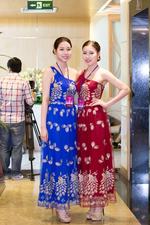 Chị em sinh đôi cùng nhau thi hoa hậu việt nam 2016 - 2