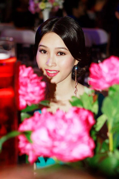 Hoa hậu thu thảo tràn trề sắc xuân - 5