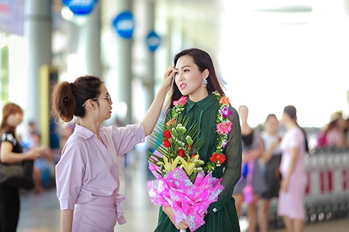 Hoa khôi diệu ngọc vui sướng đoàn tụ gia đình ở sân bay - 6