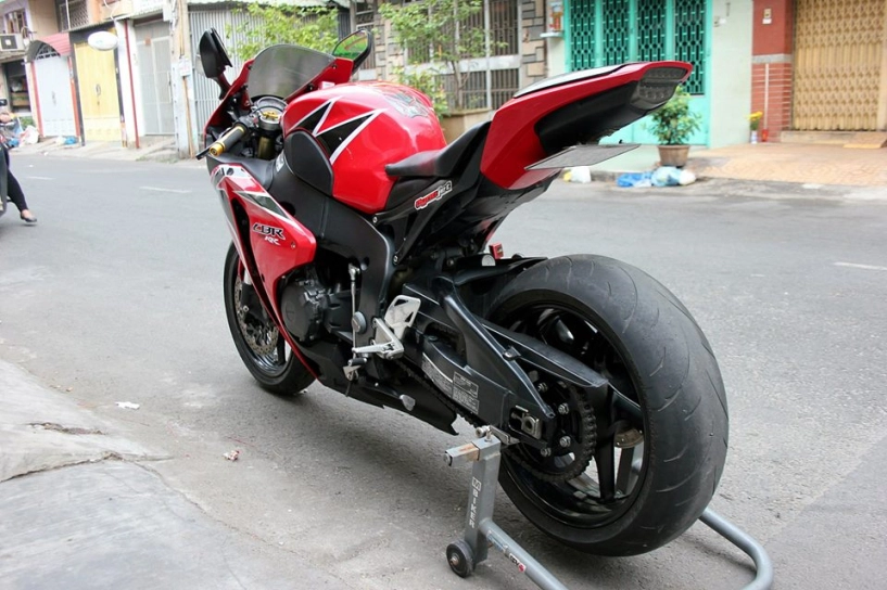 Honda cbr1000rr vẻ đẹp mang tên bò rừng - 2