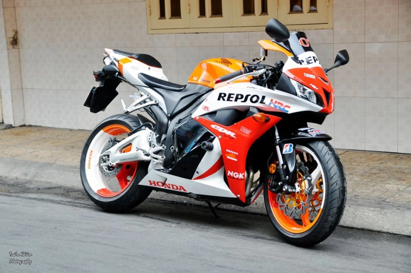 Honda cbr600rr với dàn áo sơn airbrush phong cách repsol - 1