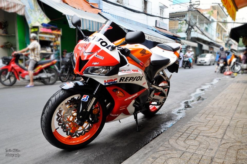 Honda cbr600rr với dàn áo sơn airbrush phong cách repsol - 7