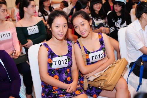 Mẫu sinh đôi gây bão khi rủ casting thời trang - 6