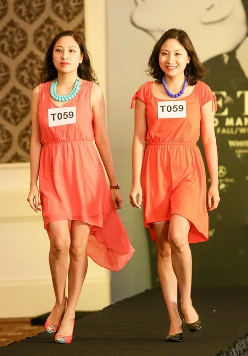 Mẫu sinh đôi gây bão khi rủ casting thời trang - 18