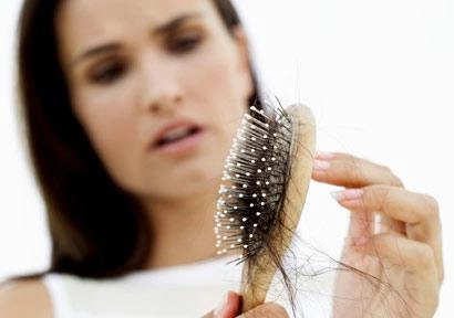  rụng tóc - bệnh dễ gặp ở phụ nữ sau sinh - 1