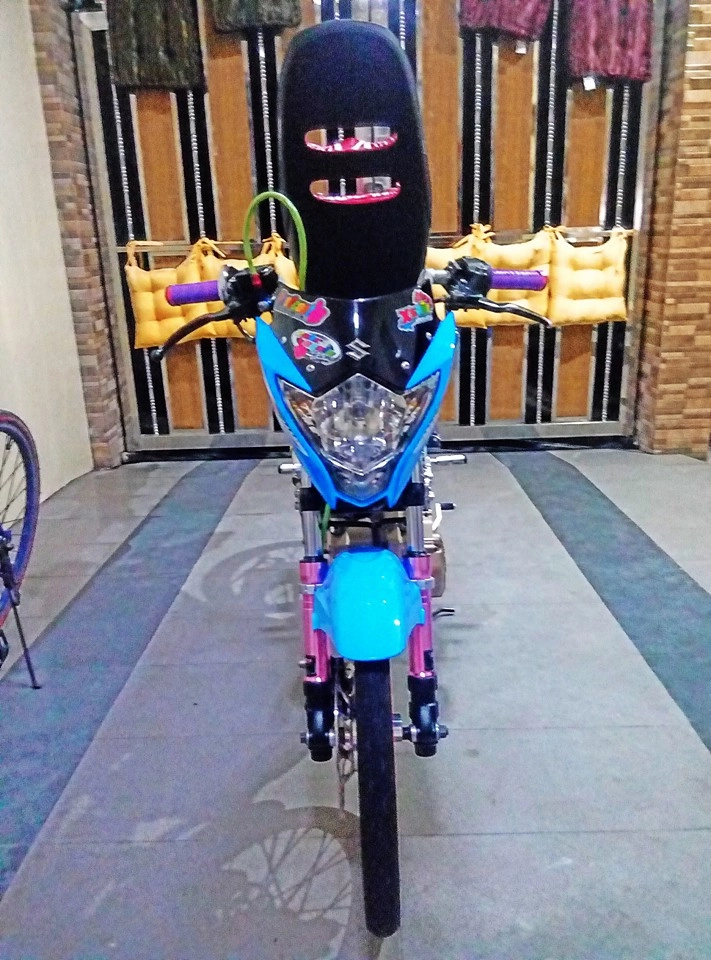 Suzuki raider độ bắt mắt với dàn chân bánh căm nổi bật - 2