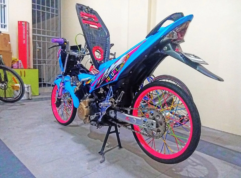 Suzuki raider độ bắt mắt với dàn chân bánh căm nổi bật - 3