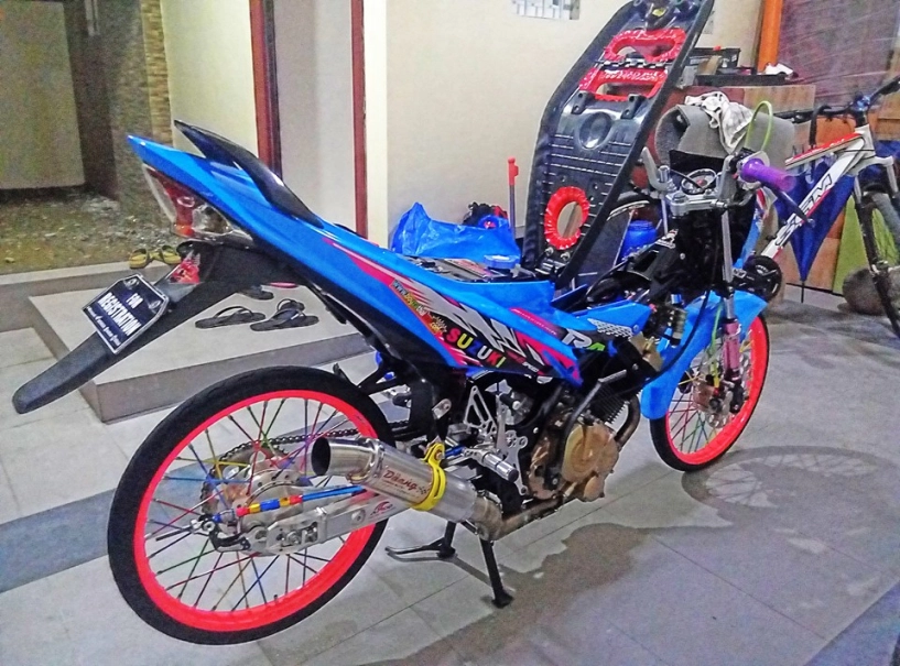 Suzuki raider độ bắt mắt với dàn chân bánh căm nổi bật - 4
