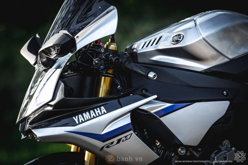 Yamaha r1m mạnh mẽ với loạt đồ chơi giá trị - 2