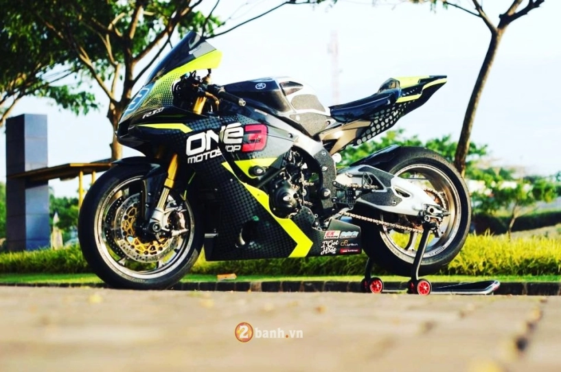 Yamaha r1m siêu chất trong phiên bản đường đua từ one3 motoshop - 1