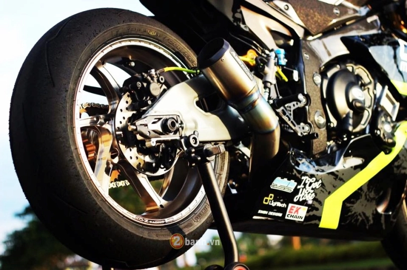 Yamaha r1m siêu chất trong phiên bản đường đua từ one3 motoshop - 5