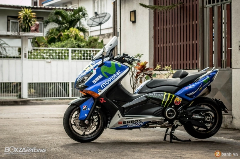 Yamaha tmax đậm chất thể thao trong bộ cánh movistar - 1