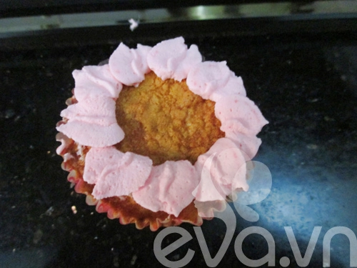 20-11 làm cupcake kem tươi - 9