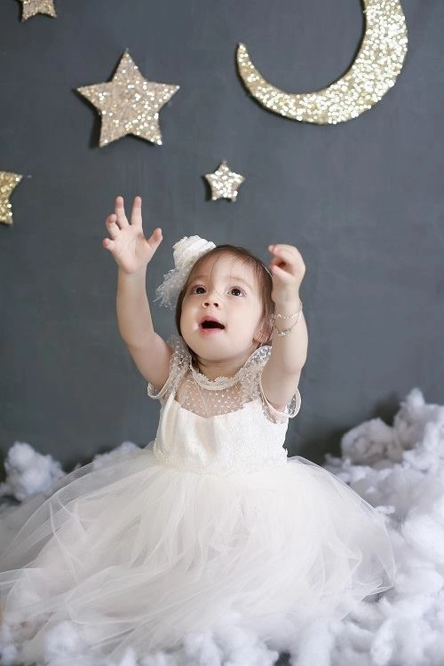 6 chiếc váy trắng ren công chúa dành cho bé gái mặc đi đâu cũng đẹp - 12
