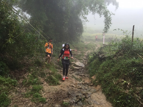 Á hậu hoàng my chạy 21km qua hai quả núi - 4