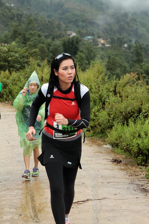 Á hậu hoàng my chạy 21km qua hai quả núi - 5