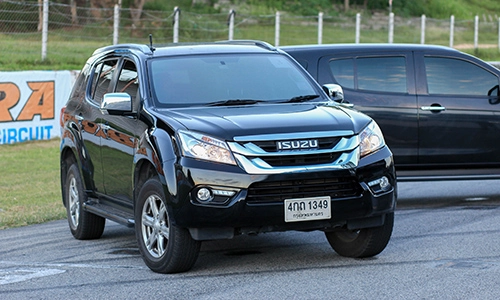  isuzu mu-x - tân binh suv cho khách việt - 2