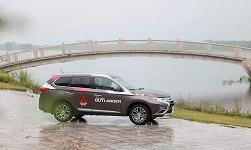  ảnh chi tiết mitsubishi outlander - 1