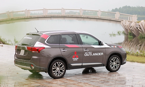  ảnh chi tiết mitsubishi outlander - 2