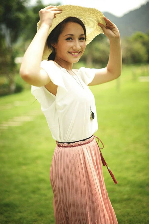 Anna trương trong trẻo như nắng mai với style hè - 2