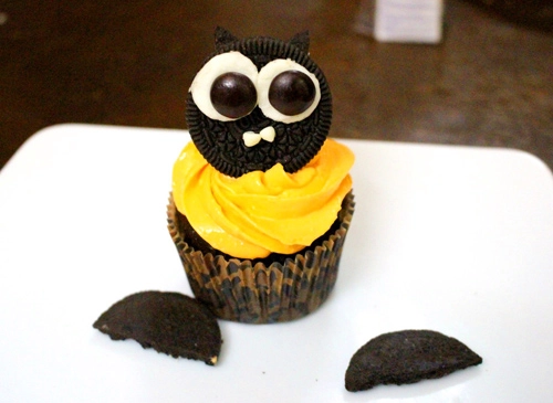 Bánh cupcake hình dơi cho halloween - 7