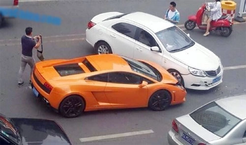  baojun 630 húc lamborghini gallardo - 1