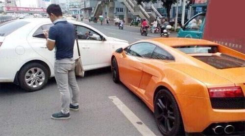  baojun 630 húc lamborghini gallardo - 3