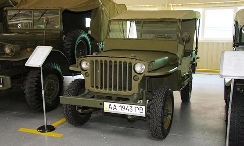  bộ sưu tập xe quân sự của cựu tổng thống ukraine - 1