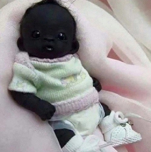 Bức ảnh em bé nam phi đen nhất thế giới gây tranh cãi - 1