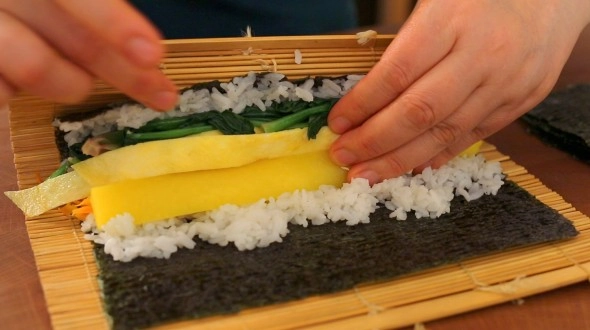 Cách làm kimbap chuẩn kiểu hàn siêu ngon - 8