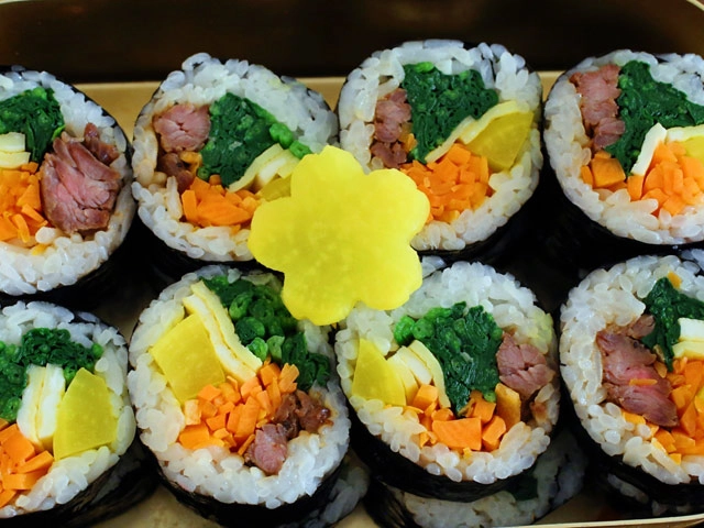 Cách làm kimbap chuẩn kiểu hàn siêu ngon - 14