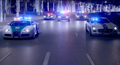  cảnh sát dubai phô diễn sức mạnh bằng siêu xe - 1