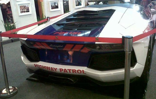  cảnh sát indonesia sắm bộ đôi siêu xe lamborghini - 3