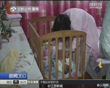 Cặp song sinh 6 tháng bị bỏ rơi giữa đêm mưa vì bố mẹ cãi nhau - 2
