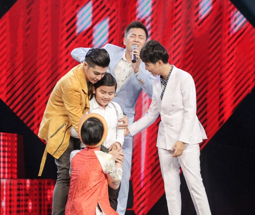 Cậu bé nghèo hát dân ca khiến hlv the voice kids phát cuồng - 2