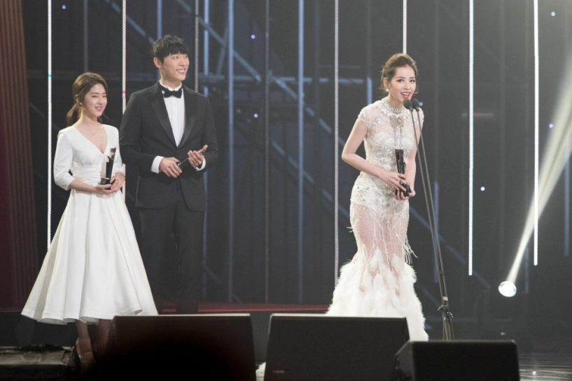 Chi pu đánh bật dàn mỹ nhân xứ hàn trên thảm đỏ asia artist awards - 8