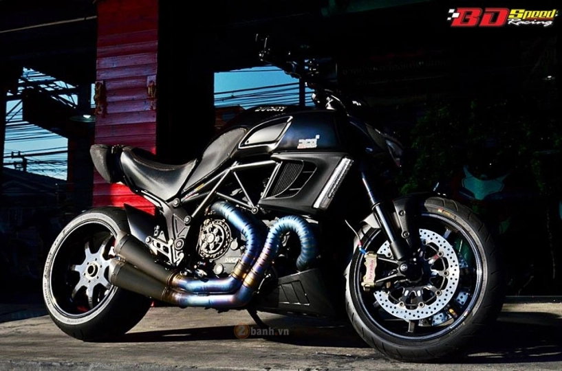 Choáng ngợp với dàn đồ chơi khủng trên chiếc ducati diavel độ - 3