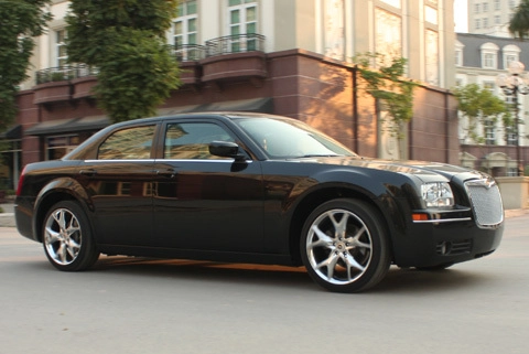  chrysler 300 - sedan chất mỹ tại việt nam - 1