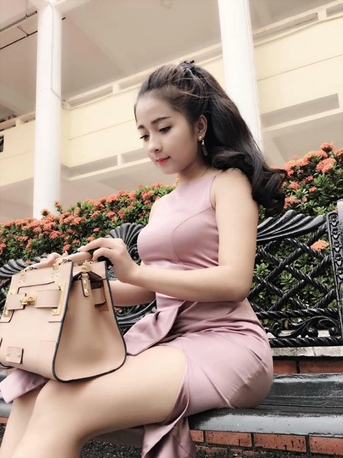 Cô gái mặc sexy trong buổi đăng kí thi đại học gây xôn xao cộng đồng mạng - 3