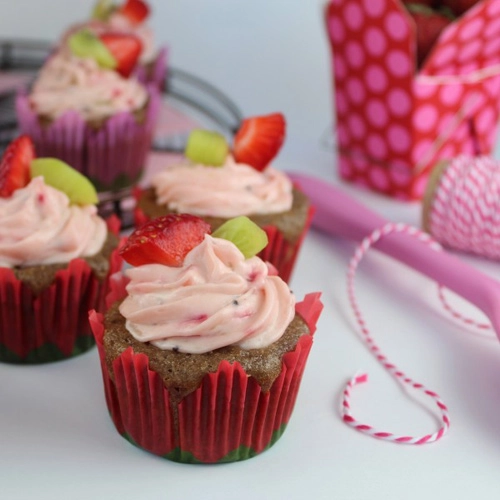 Cupcake dâu tây kiwi dễ làm - 12